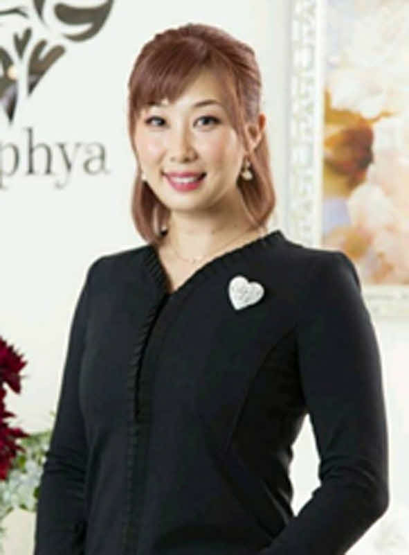 荒井理恵氏