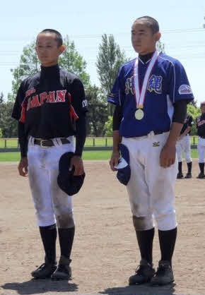 2016年、宮城（右）は近藤大樹（嘉麻ボーイズ）とともに、U－15W杯の日本代表に選ばれた（日本ポニーベースボール協会提供）