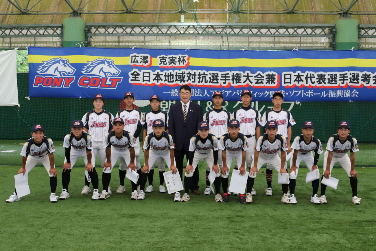 U－14ポニー日本代表候補と広澤理事長（後列中央）