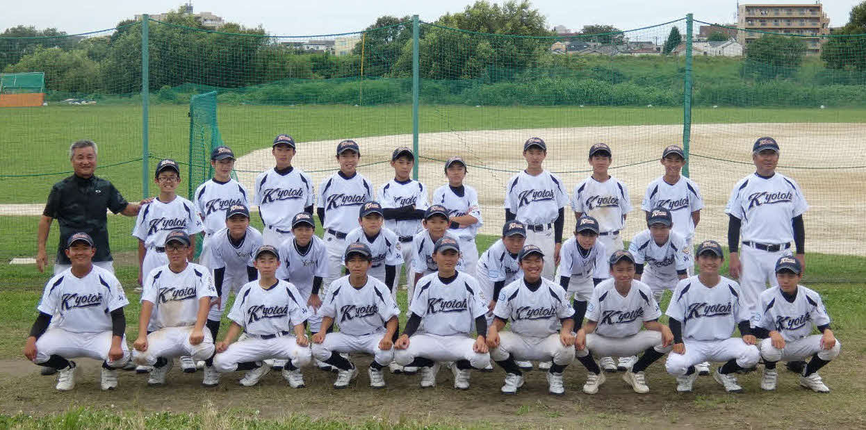 元気よく練習する山梨峡東