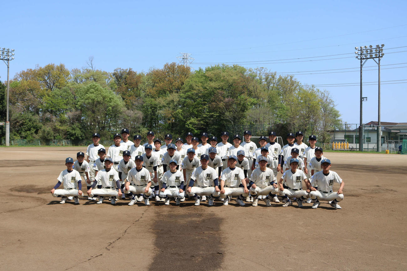 声をかけ合いプレーする新座東