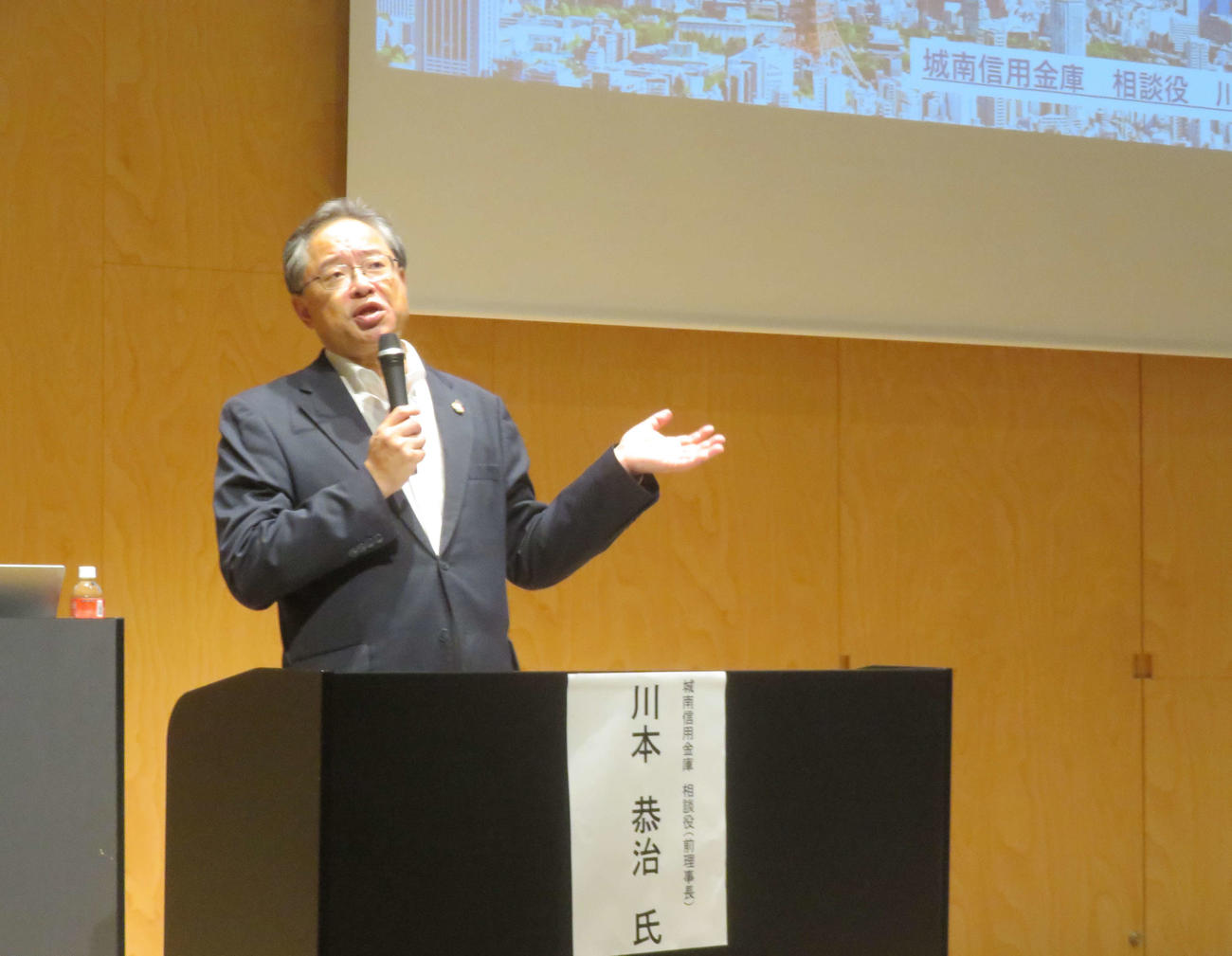 立正大で講演した城南信金の川本恭治相談役