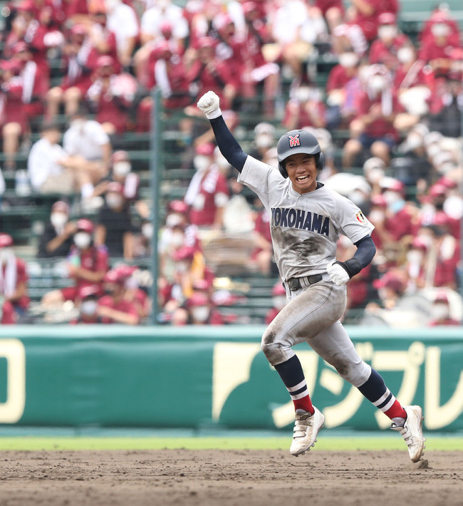 21年8月、横浜・緒方は甲子園史上初の1年生サヨナラ弾を放った