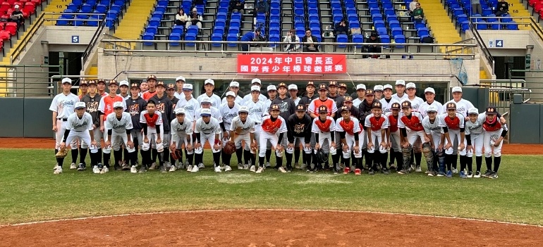 日台会長盃３位の東関東選抜（日新航空サービス提供）