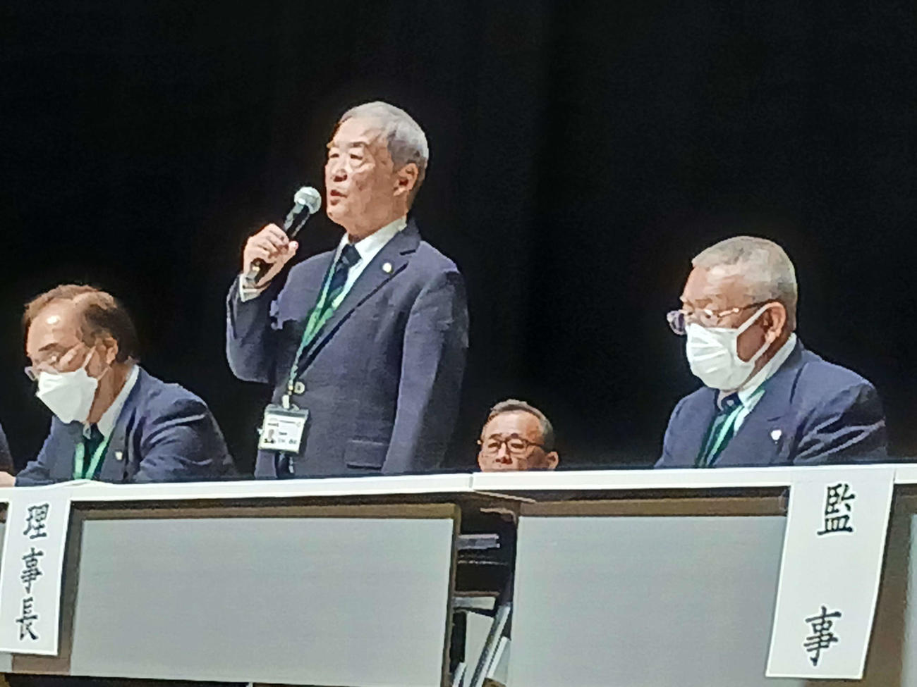 総会であいさつする三木理事長