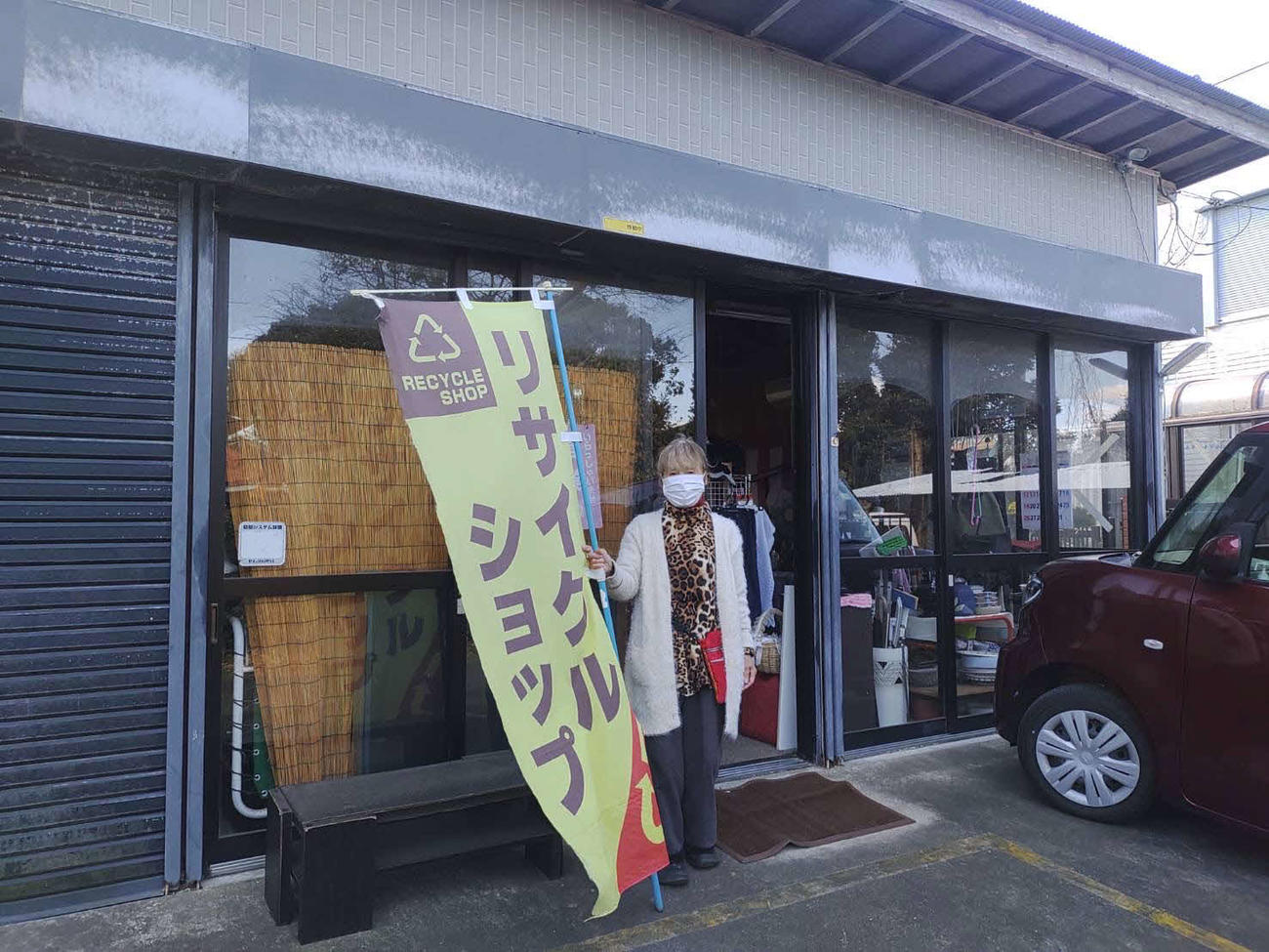 店頭に立つオーナー