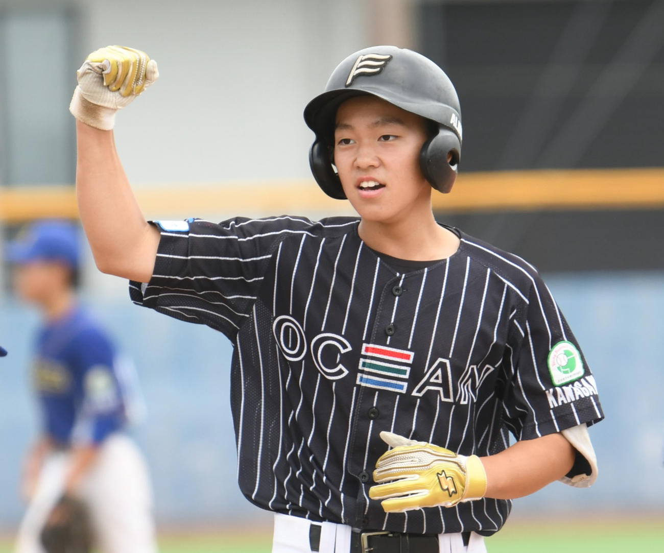 オセアン横浜７回表２死二塁、柳澤は中前に決勝打を放ち、ガッツポーズ
