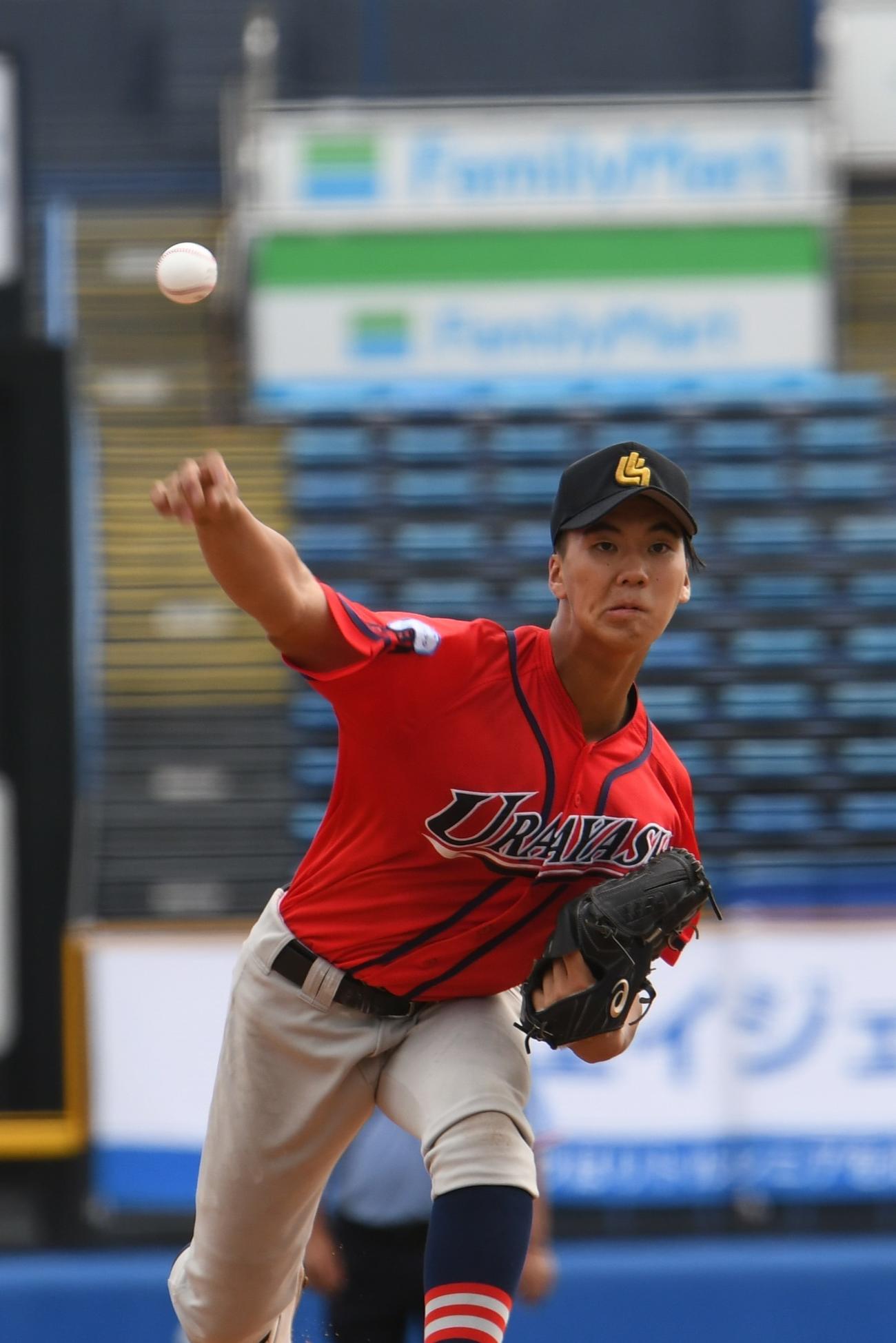 浦安のエース皆川将大は巧みにギアチェンジを繰り返しながら、ストライクゾーン勝負の攻めの投球を繰り返した