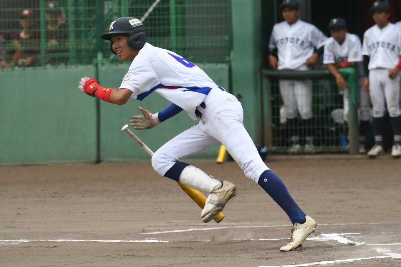 東久留米の柏木主将は７回に内野安打を放った