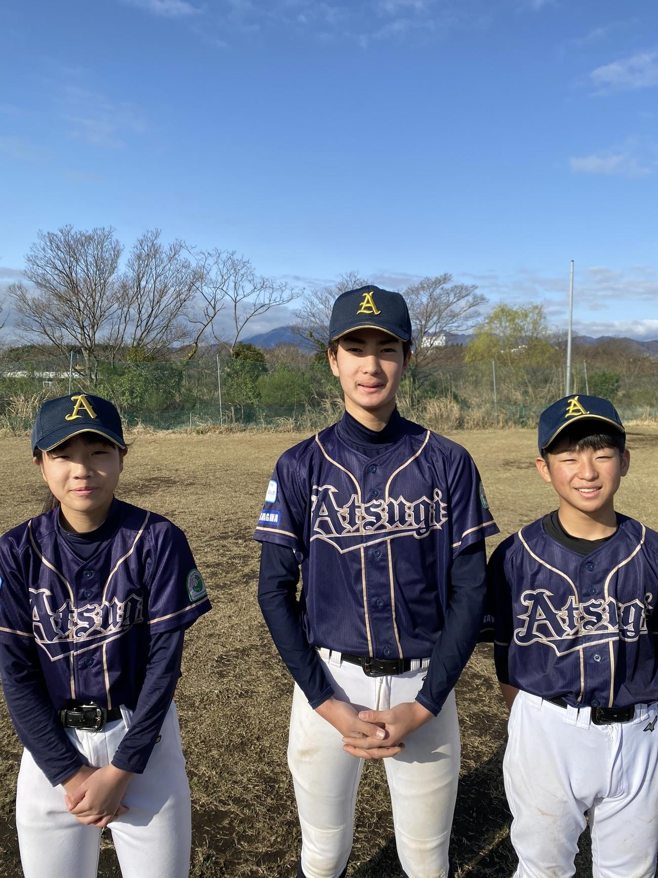 2023年3月に掲載された厚木のチーム紹介の写真。部員数は3人。たった1人の1年生・西田（右）はまだ小柄だった