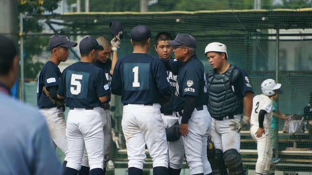 マウンドに集まる江戸川中央内野陣