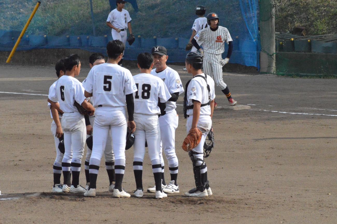 「18番」を中心に集まった甲府南