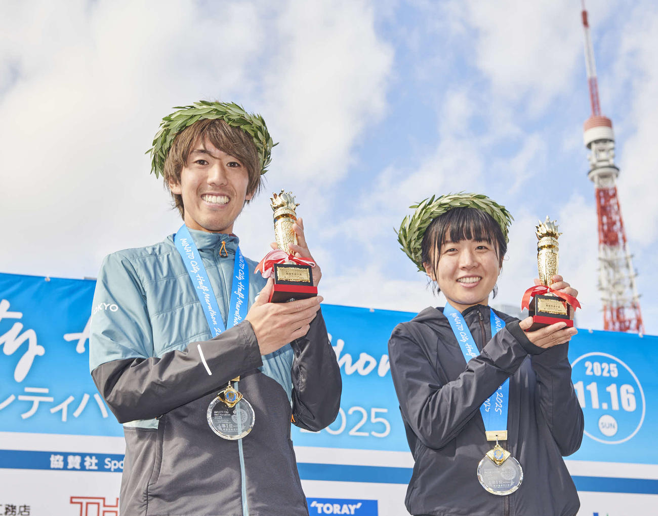 左から男子優勝の黒田雄紀と女子優勝の遠藤知佐