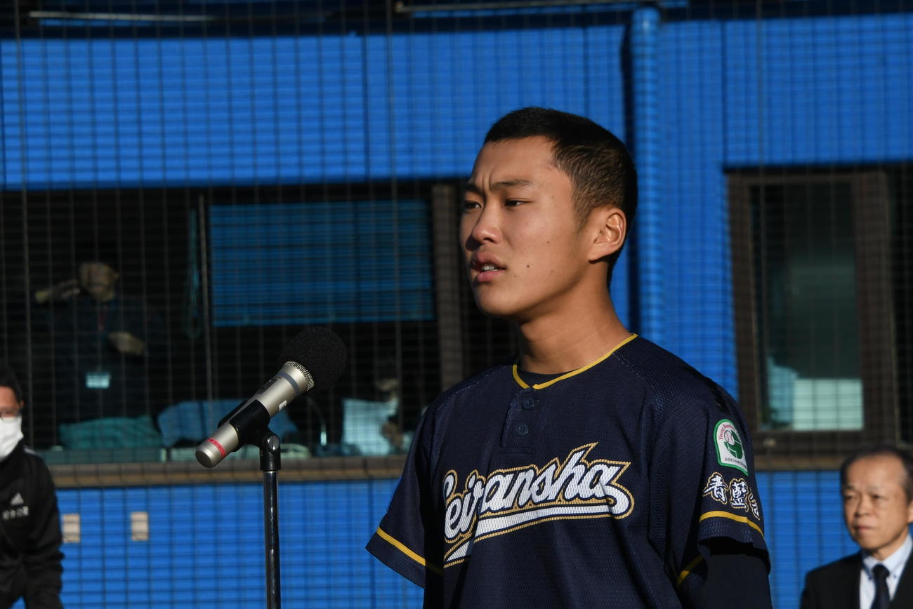 開会宣言した水戸青藍舎の持丸主将