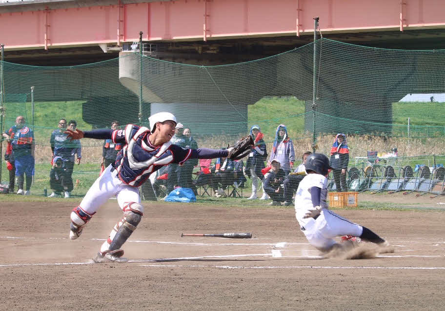 鋭く滑り込むなど小平は走塁が光った