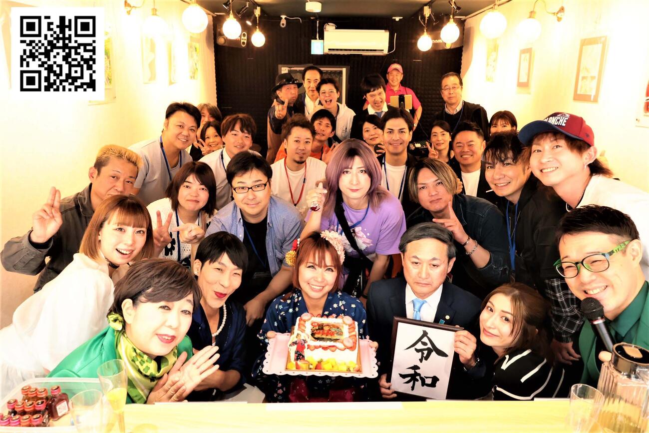 浜田（前列中央）はイベント参加の皆さんと記念撮影
