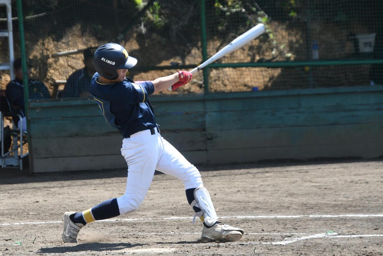 今大会打率6割6分7厘の南東北・百田の豪快なスイング