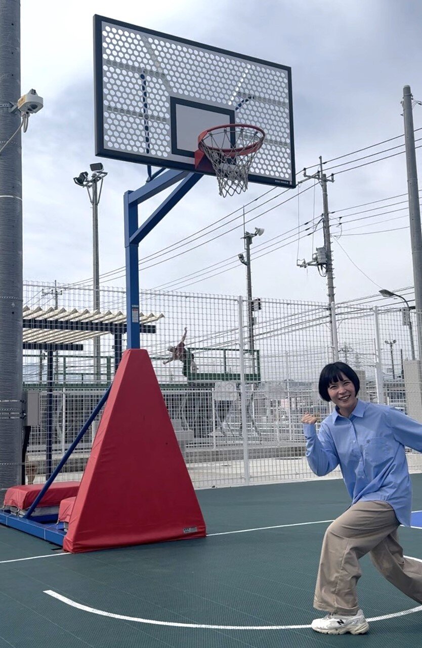 みどモスストリートパークの3×3コートに立つ飯田あすか