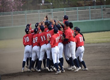 北日本支部選抜は優勝の瞬間、マウンドに集まった