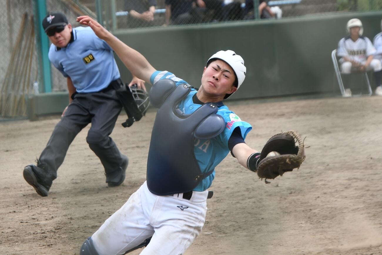 つくばの岡下大儀は捕邪飛を好捕した