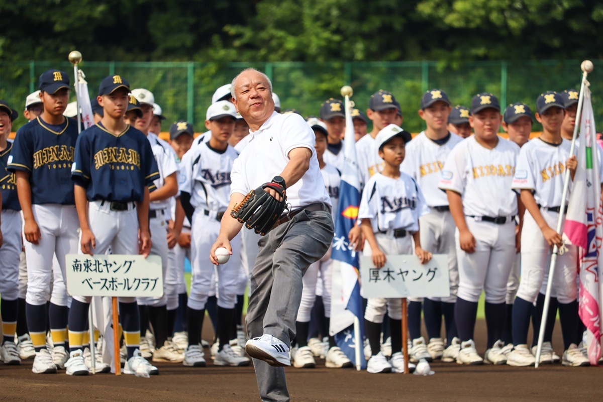 CIC佐々木道夫社長の始球式で開幕した