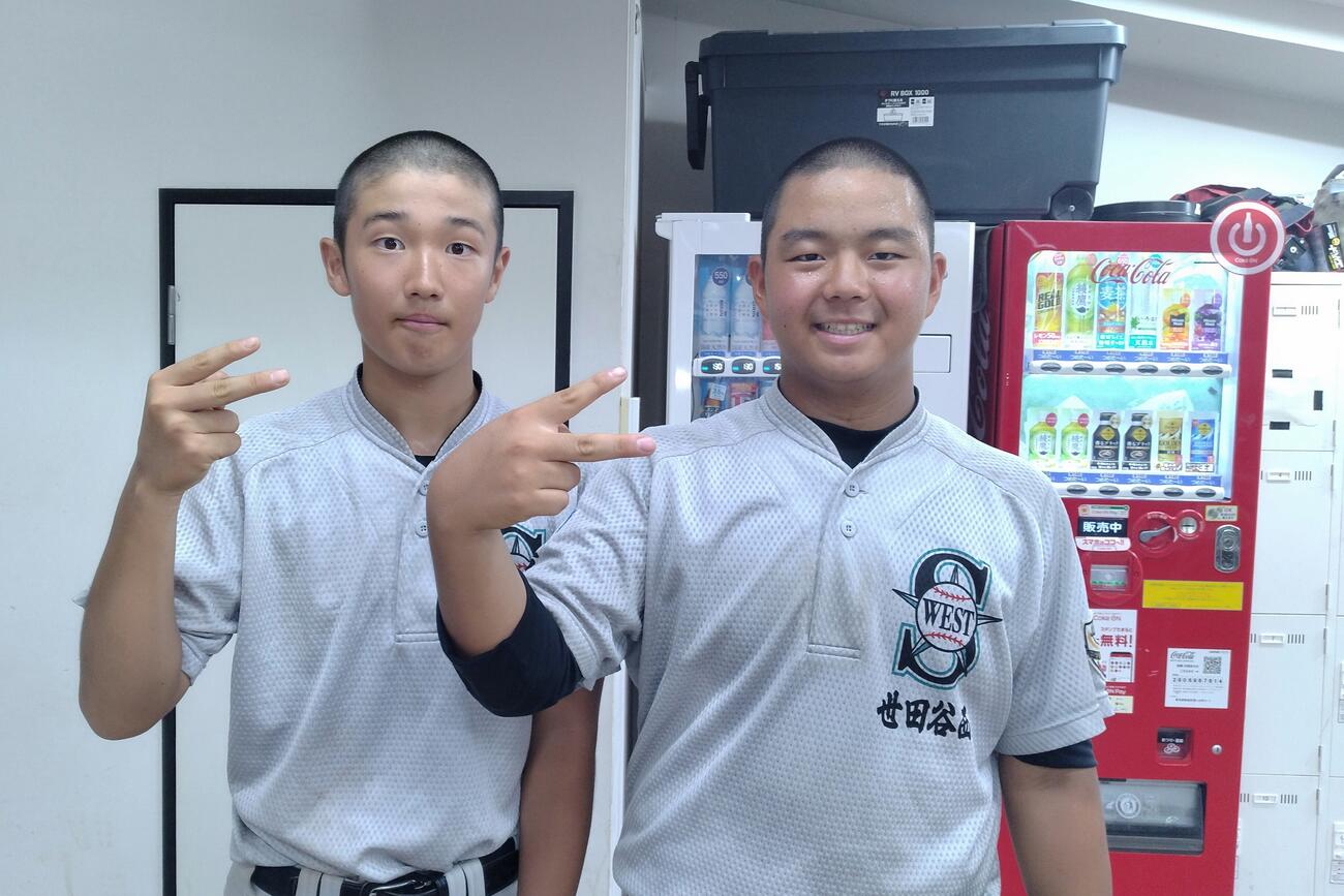 準々決勝で活躍した世田谷西の登石（左）と宮本