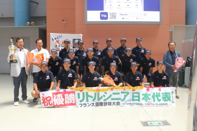 関西空港で解散式。おつかれさまでした。今度は甲子園で会いましょう