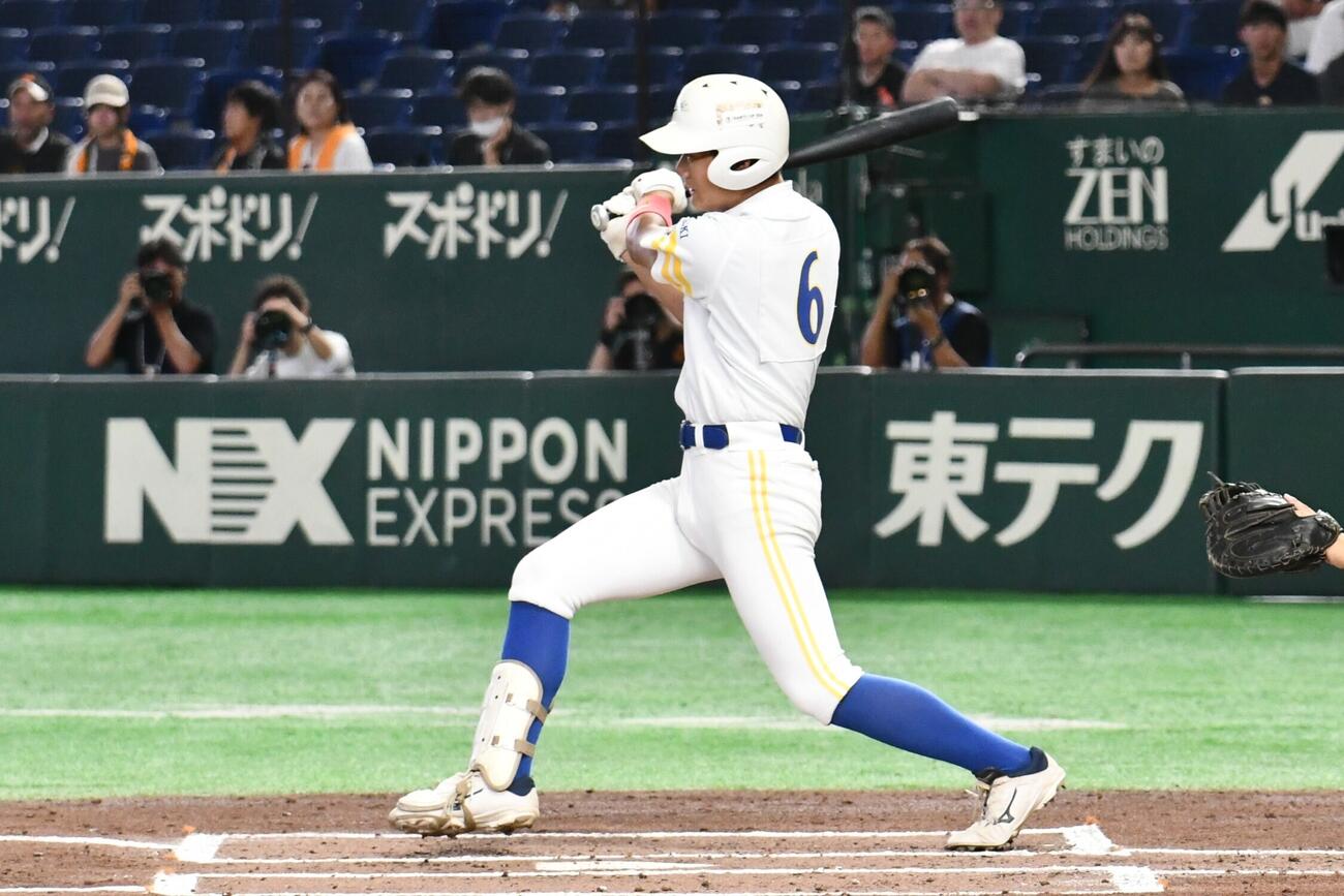 ２点目をたたきだした三ツ井主将