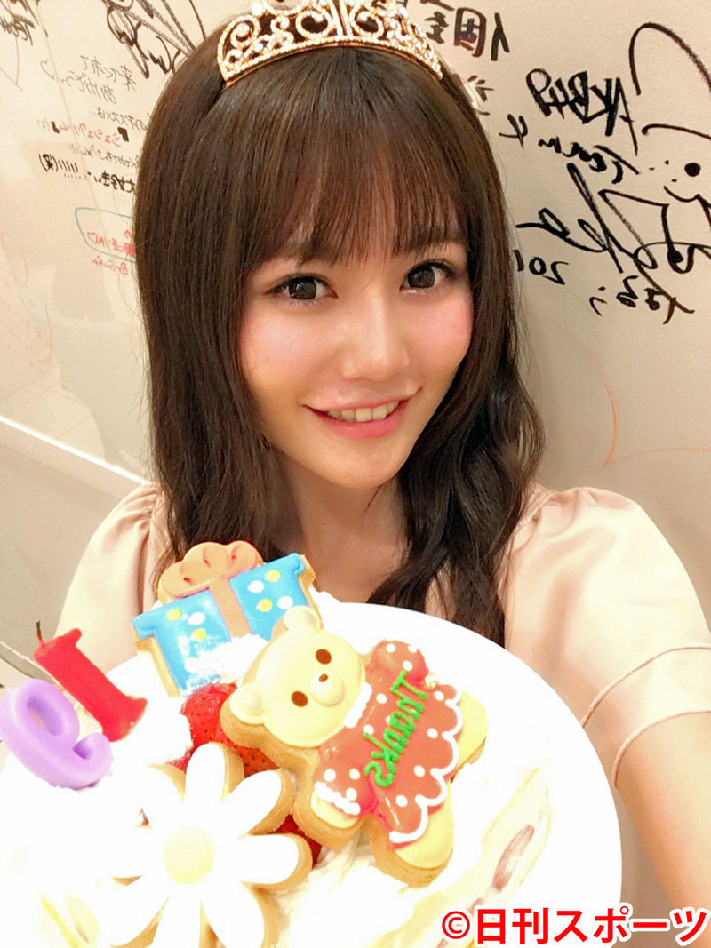 ａｋｂ込山榛香 インスタ映えのコツはピンクの紙袋 ａｋｂ４８ 日刊スポーツ