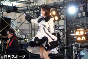 雨女 柏木由紀が初野外ソロライブ 青空に安堵 ａｋｂ４８ 日刊スポーツ