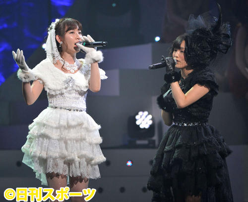 第２回ＡＫＢ４８紅白対抗歌合戦で小嶋陽菜と熱唱（２０１２年１２月１７日撮影）