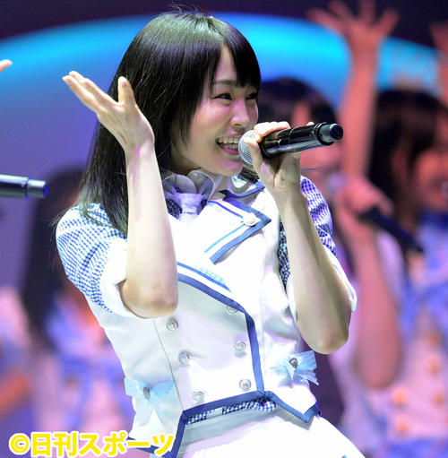 総選挙開票イベントで熱唱（２０１２年６月６日撮影）