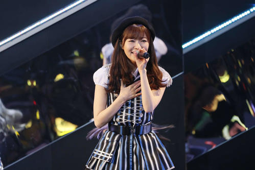 福岡・パピヨン24ガスホールで行われた卒業公演であいさつする指原莉乃