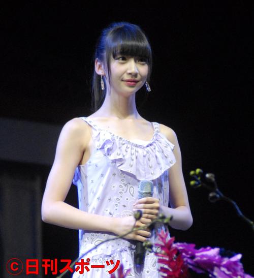荻野由佳（17年12月1日撮影）