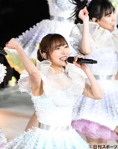 卒業コンサートで熱唱する指原莉乃（撮影・山崎安昭）