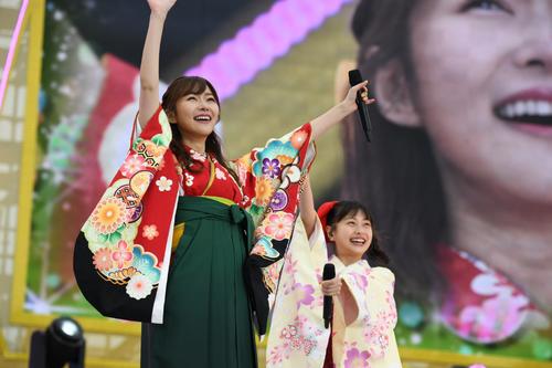 卒業コンサートのオープニングで袴姿で登場した指原莉乃（C）AKS