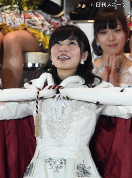 2015年6月6日　両手を広げ感無量の顔を見せる指原莉乃