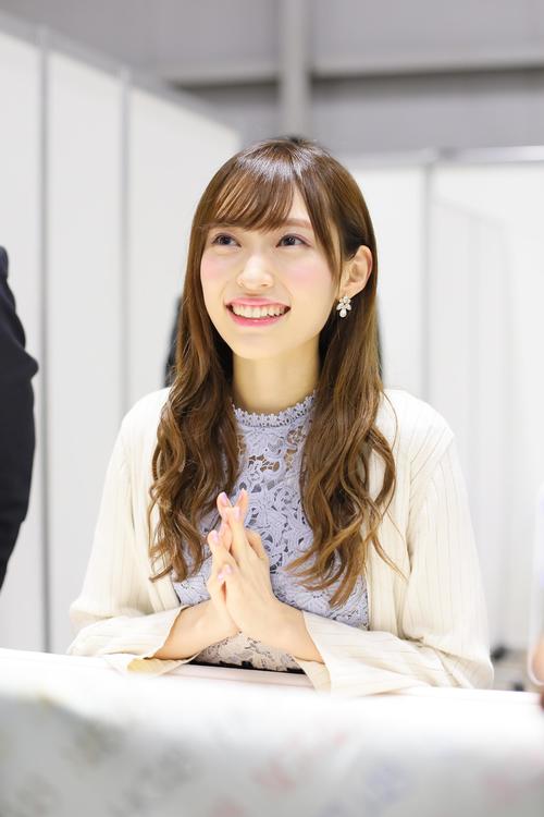 最後の握手会でファンに笑顔で対応するNGT48山口真帆　（C）AKS
