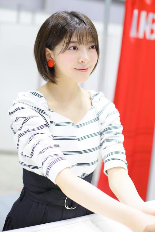 最後の握手会でファンに笑顔で対応するNGT48菅原りこ　（C）AKS