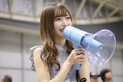 最後の握手会を終えてファンにあいさつするNGT48山口真帆（C）AKS