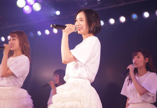 特別公演で一夜限りの復活を果たしたSDN48。中央は芹那（C）AKS