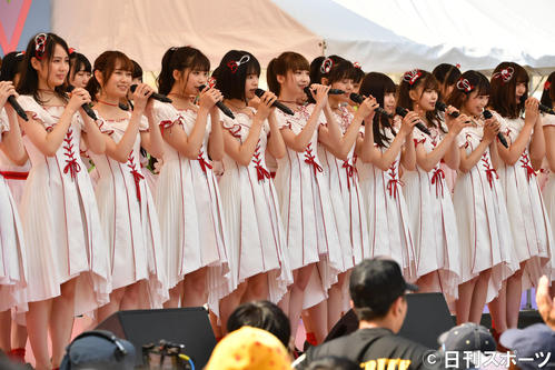 8月3日、「TOKYO　IDOL　FESTIVAL」に出演しあいさつするNGT48