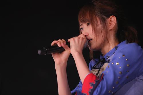 新公演「夢を死なせるわけにいかない」で涙ながらに話すNGT48西潟茉莉奈（C）AKS