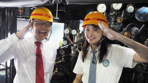 テレ朝チャンネル1で「恋する青春48きっぷ～すごいぞ九州！！新幹線からローカル線まで鉄道王国SP～」の放送が決まったSTU48瀧野由美子。左はホリプロマネジャー南田裕介氏