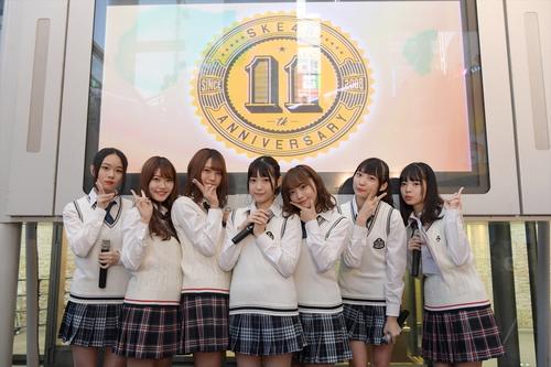 SKE48の11周年記念スペシャルトークショーに出席した、左から深井ねがい、平田詩奈、中野愛理、大芝りんか、仲村和泉、石黒友月、大谷悠妃