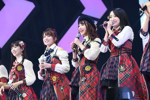 初の台湾単独公演を行ったAKB48。左から武藤十夢、岡部麟、馬嘉伶、向井地美音（C）AKS