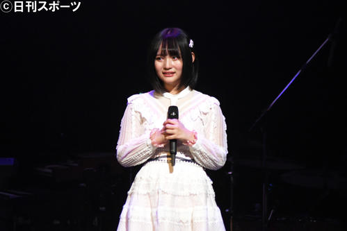 「第2回AKB48グループ歌唱力No．1決定戦」のファイナル審査で歌い終え涙するAKB48矢作萌夏（撮影・大友陽平）