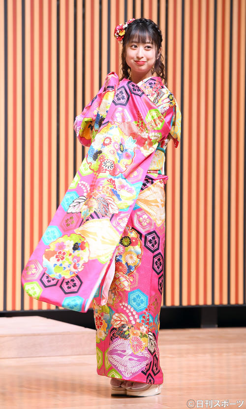 艶やかな振り袖姿を披露したAKB48吉橋柚花（撮影・たえ見朱実）