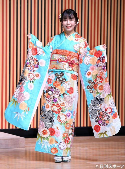 艶やかな振り袖姿を披露したSTU48谷口茉妃菜（撮影・たえ見朱実）