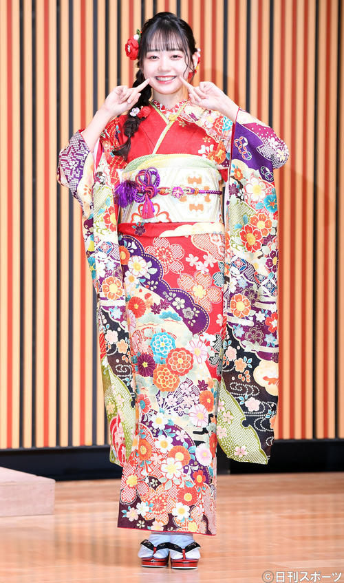 艶やかな振り袖姿を披露したAKB48大盛真歩（撮影・たえ見朱実）